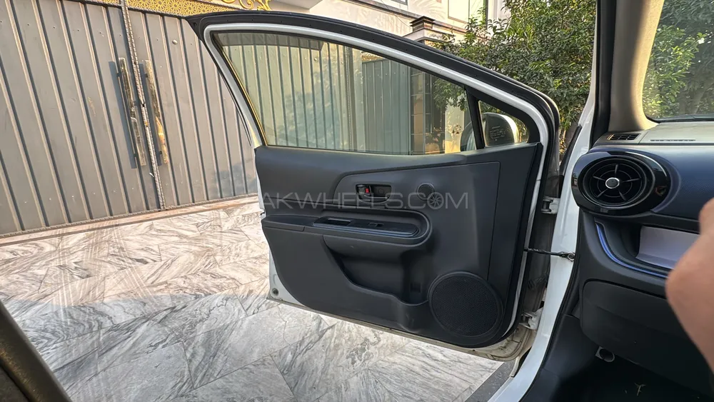 Toyota Aqua 2015 for Sale in Lahore Toyota Aqua 2015 for Sale in Lahore Image-12