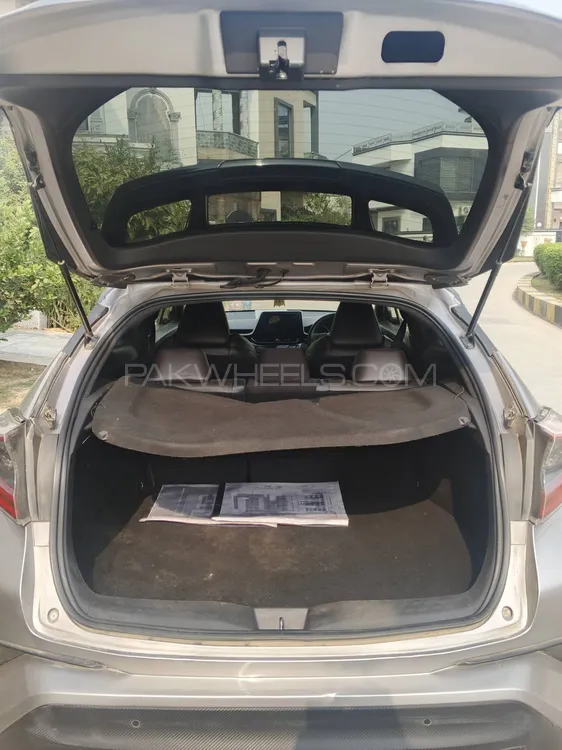 Toyota C-HR 2016 for Sale in Lahore Toyota C-HR 2016 for Sale in Lahore Image-10