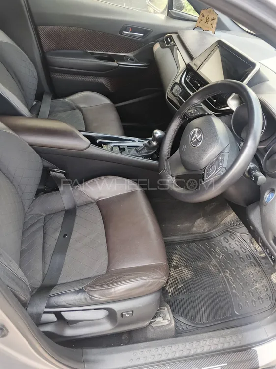 Toyota C-HR 2016 for Sale in Lahore Toyota C-HR 2016 for Sale in Lahore Image-12