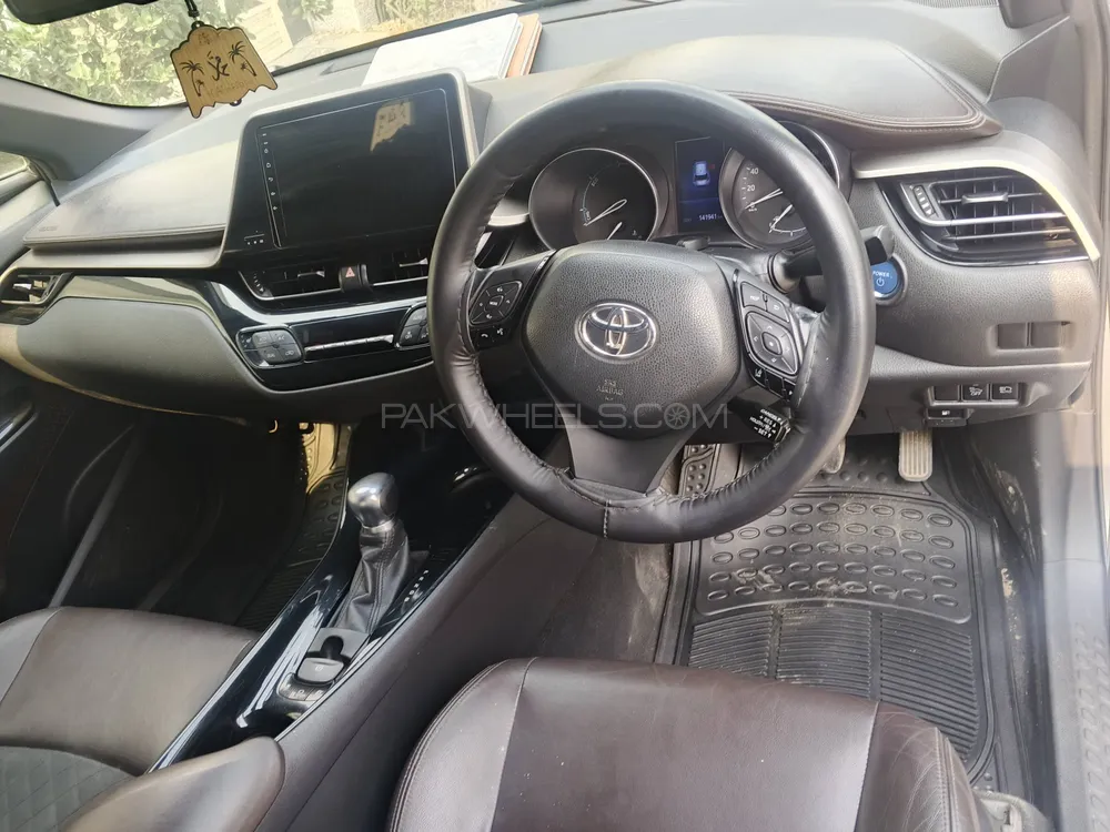 Toyota C-HR 2016 for Sale in Lahore Toyota C-HR 2016 for Sale in Lahore Image-14