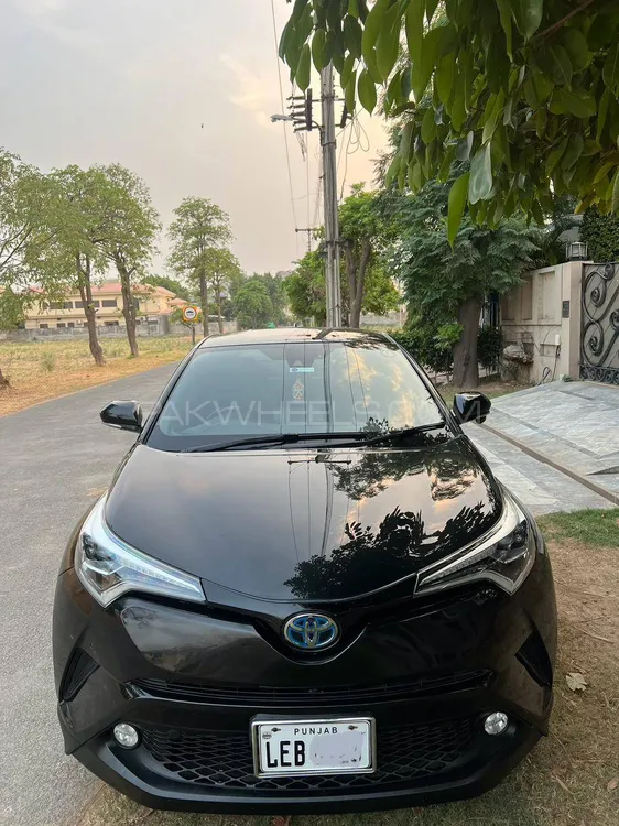 Toyota C-HR 2017 for Sale in Lahore Toyota C-HR 2017 for Sale in Lahore Image-8