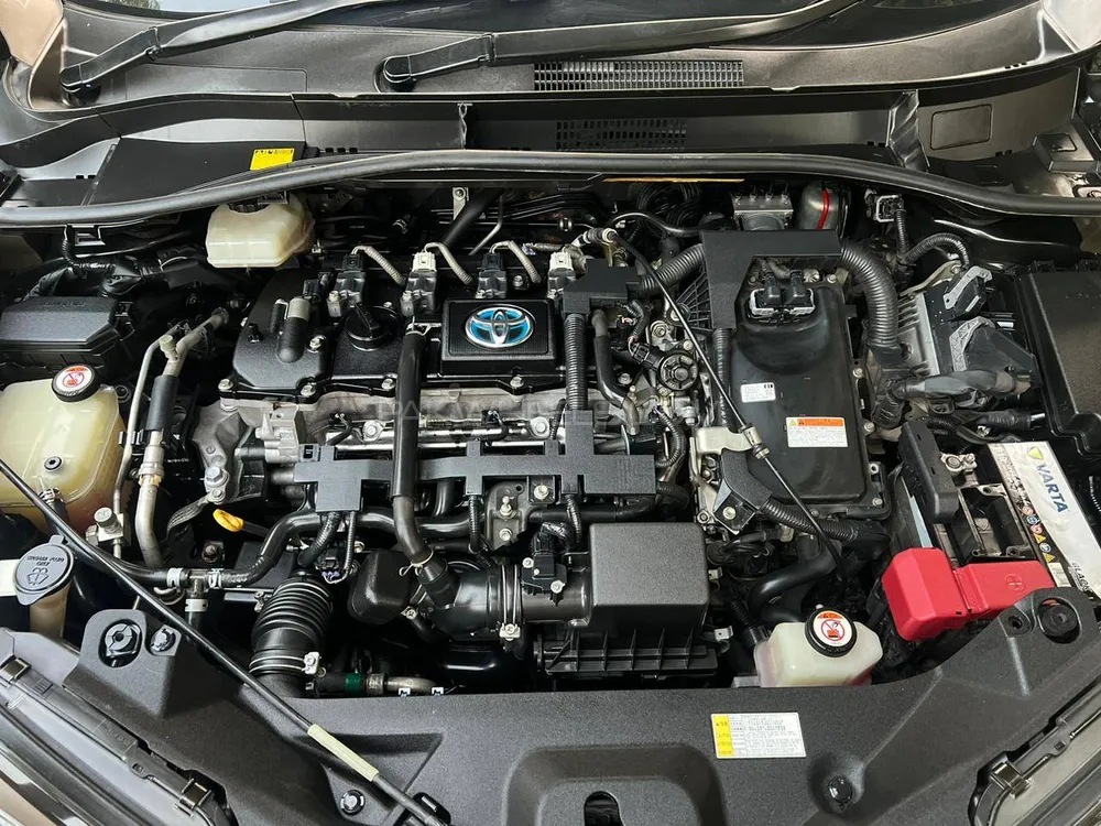 Toyota C-HR 2017 for Sale in Lahore Toyota C-HR 2017 for Sale in Lahore Image-4