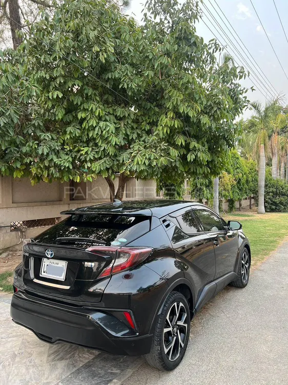 Toyota C-HR 2017 for Sale in Lahore Toyota C-HR 2017 for Sale in Lahore Image-7