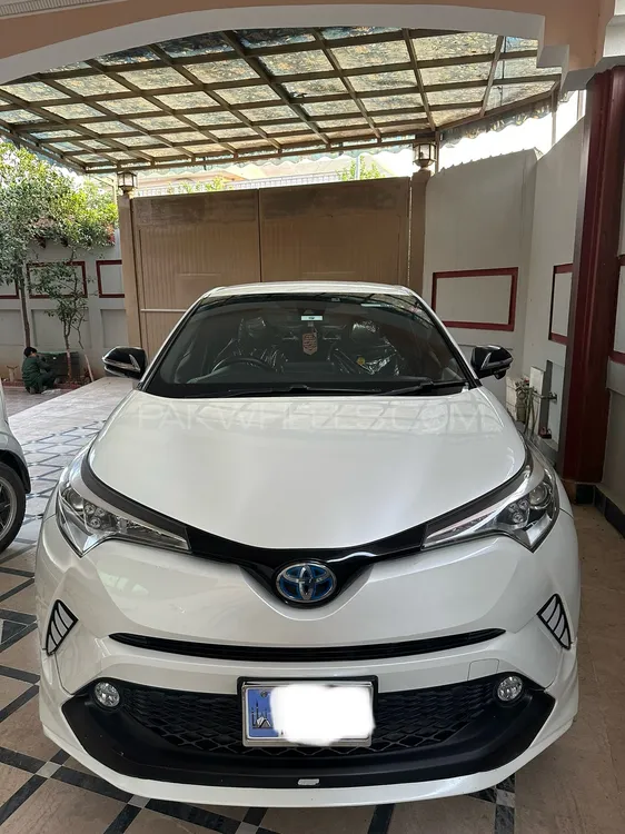 Toyota C-HR 2017 for Sale in Peshawar Image-1