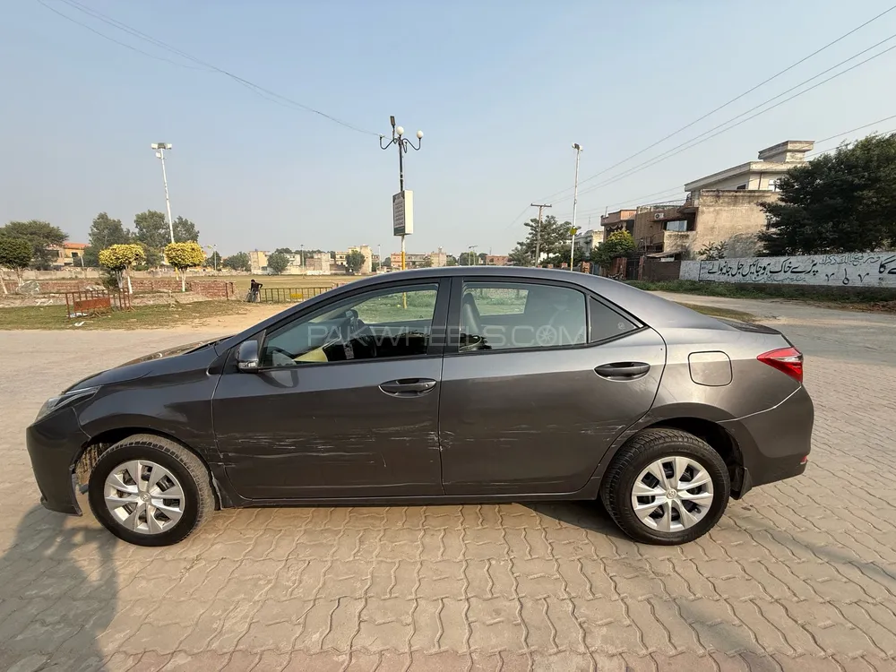 Toyota Corolla 2020 for Sale in Sialkot Toyota Corolla 2020 for Sale in Sialkot Image-3