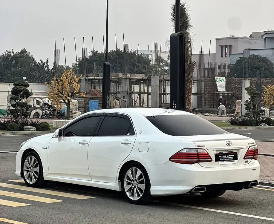 Toyota Crown 2011 for Sale in Faisalabad Toyota Crown 2011 for Sale in Faisalabad Image-8
