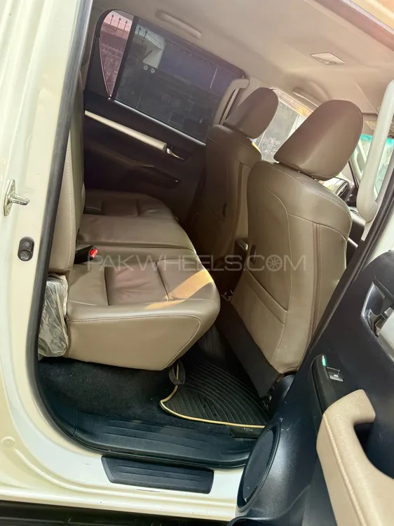 Toyota Hilux 2018 for Sale in Lahore Toyota Hilux 2018 for Sale in Lahore Image-11