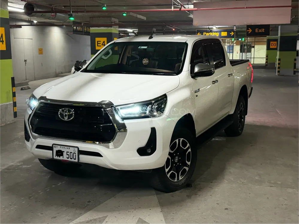 Toyota Hilux 2025 for Sale in Lahore Image-1