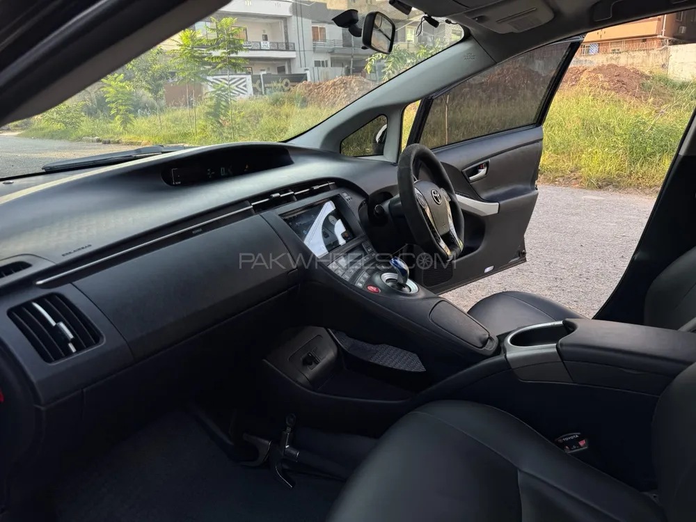 Toyota Prius 2014 for Sale in Islamabad Toyota Prius 2014 for Sale in Islamabad Image-12