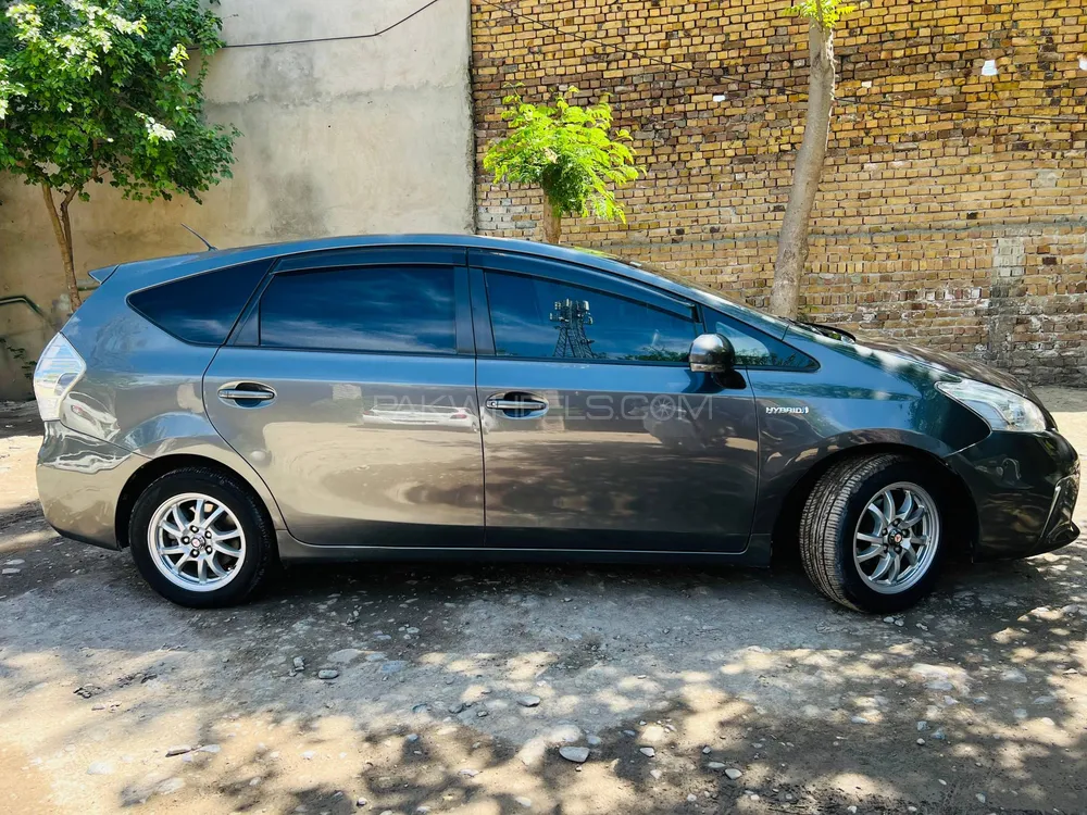 Toyota Prius Alpha 2011 for Sale in Peshawar Toyota Prius Alpha 2011 for Sale in Peshawar Image-16