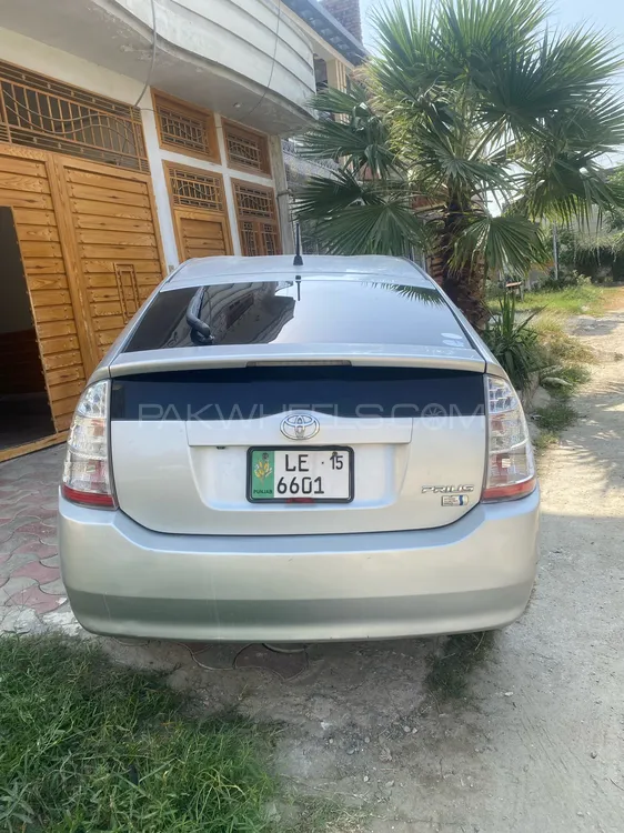 Toyota Prius 2011 for Sale in Mardan Image-1
