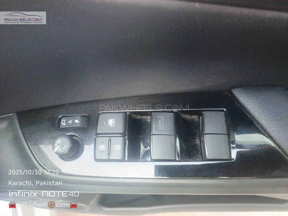 Toyota Prius 2021 for Sale in Karachi Toyota Prius 2021 for Sale in Karachi Image-12