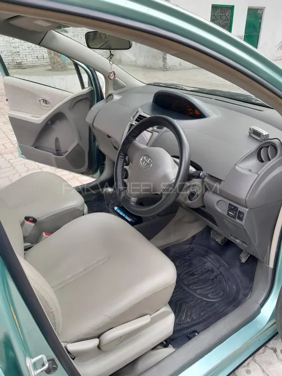 Toyota Vitz 2013 for Sale in Sialkot Toyota Vitz 2013 for Sale in Sialkot Image-9