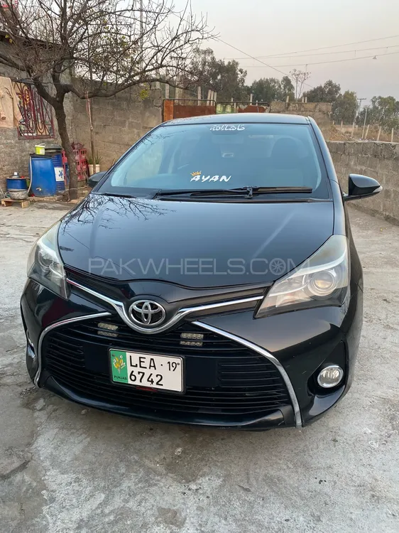 Toyota Vitz 2015 for Sale in Abbottabad Image-1