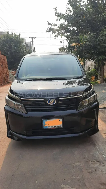 Toyota Voxy 2014 for Sale in Faisalabad Image-1