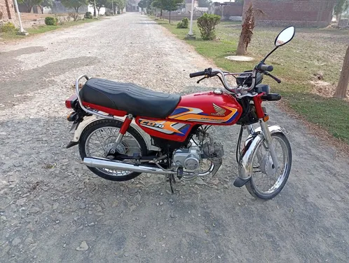 Honda CD 70 2025