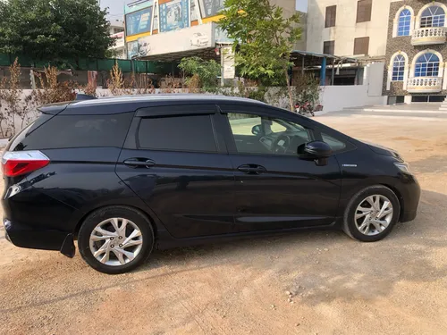 Honda Fit Shuttle Hybrid 2015