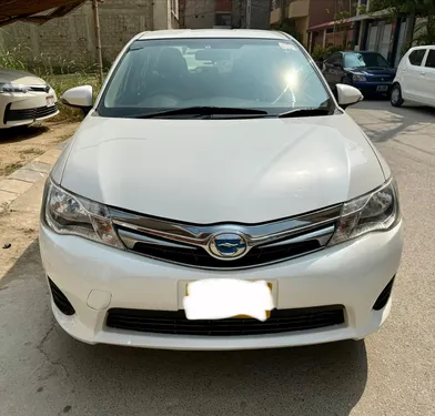 Toyota Corolla Axio Hybrid 1.5 2013