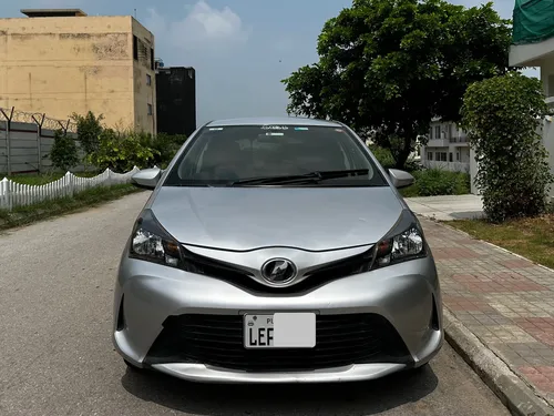 Toyota Vitz F 1.0 2015