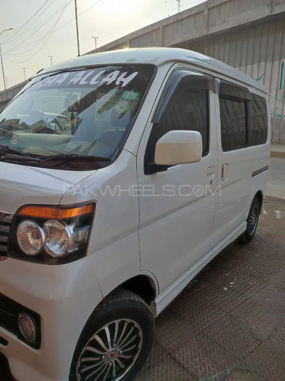 Daihatsu Atrai Wagon 2011 for Sale in Karachi Image-1