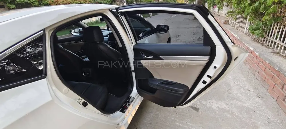 Honda Civic 2018 for Sale in Rawalpindi Honda Civic 2018 for Sale in Rawalpindi Image-8