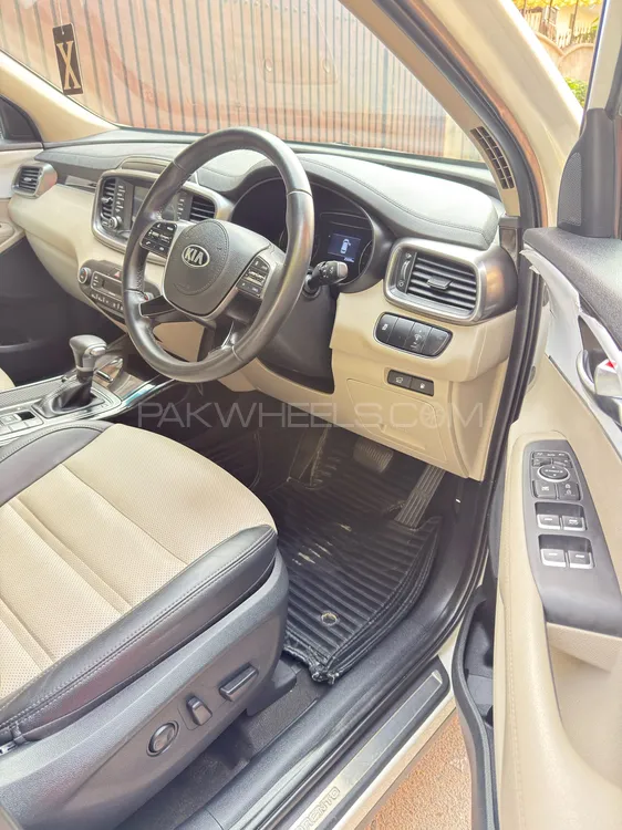 KIA Sorento 2023 for Sale in Lahore KIA Sorento 2023 for Sale in Lahore Image-11