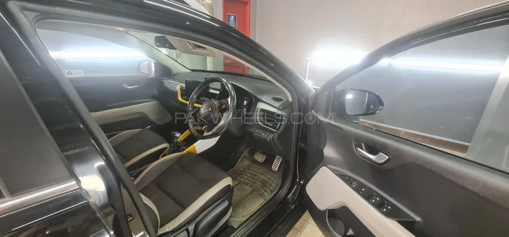 KIA Stonic 2022 for Sale in Karachi KIA Stonic 2022 for Sale in Karachi Image-8