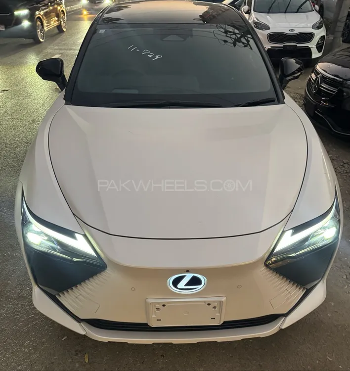 Lexus RX Series 2023 for Sale in Karachi Lexus RX Series 2023 for Sale in Karachi Image-1