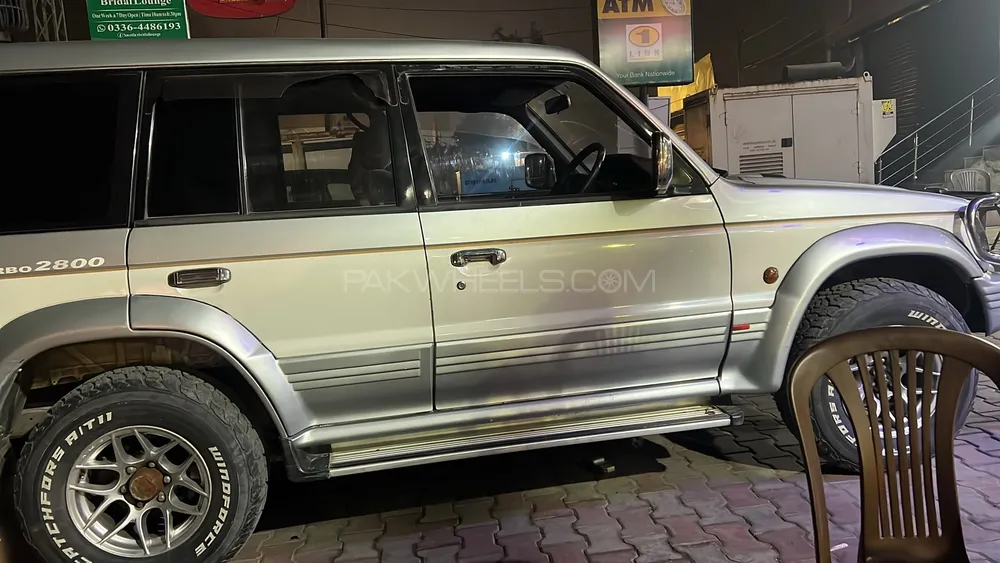 Mitsubishi Pajero 1993 for Sale in Lahore Mitsubishi Pajero 1993 for Sale in Lahore Image-4