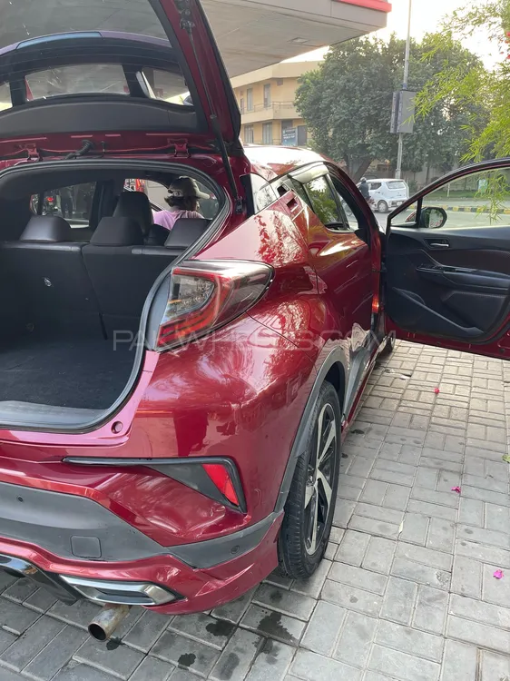 Toyota C-HR 2016 for Sale in Lahore Toyota C-HR 2016 for Sale in Lahore Image-9