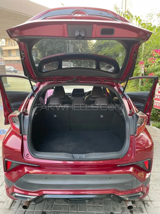 Toyota C-HR 2016 for Sale in Lahore Toyota C-HR 2016 for Sale in Lahore Image-13