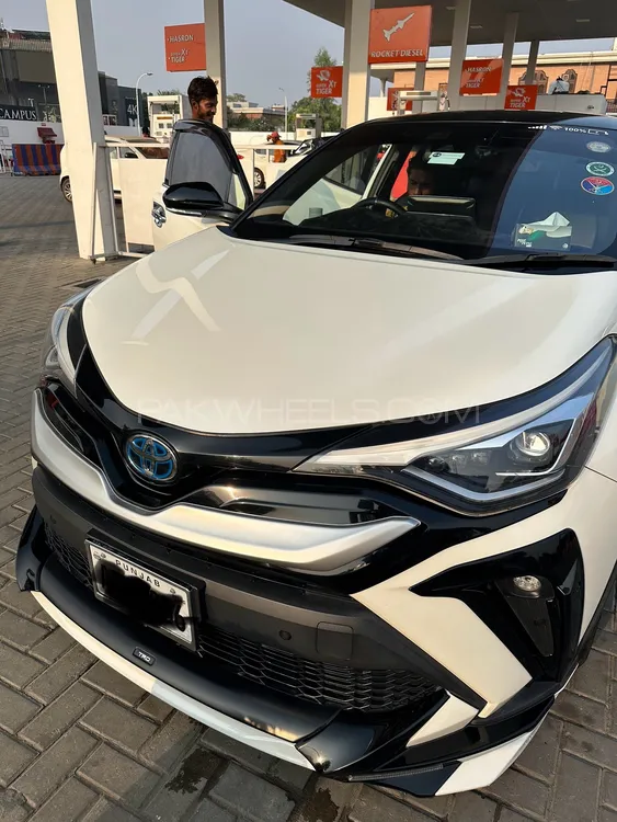 Toyota C-HR 2020 for Sale in Lahore Toyota C-HR 2020 for Sale in Lahore Image-9