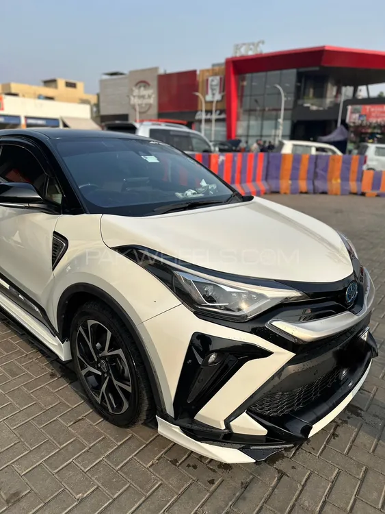 Toyota C-HR 2020 for Sale in Lahore Toyota C-HR 2020 for Sale in Lahore Image-17