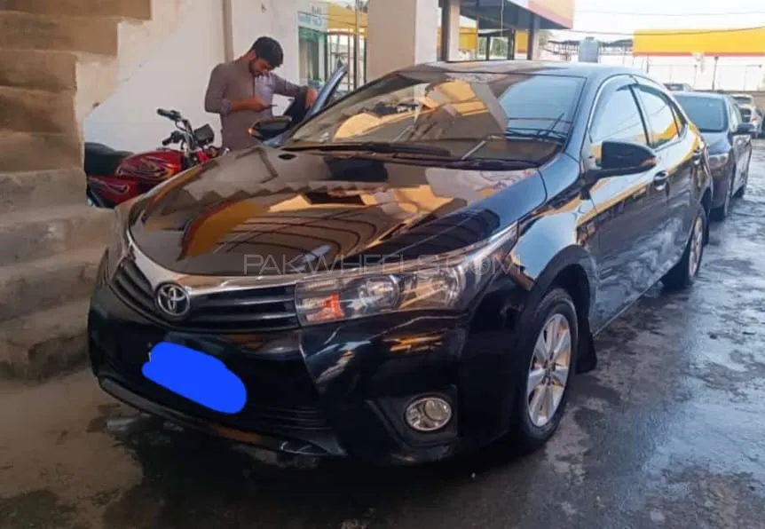 Toyota Corolla 2015 for Sale in Peshawar Image-1