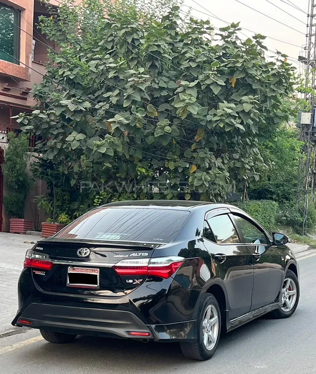 Toyota Corolla 2017 for Sale in Lahore Image-1