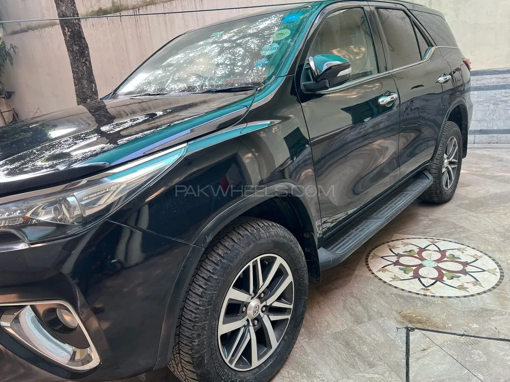 Toyota Fortuner 2017 for Sale in Lahore Image-1