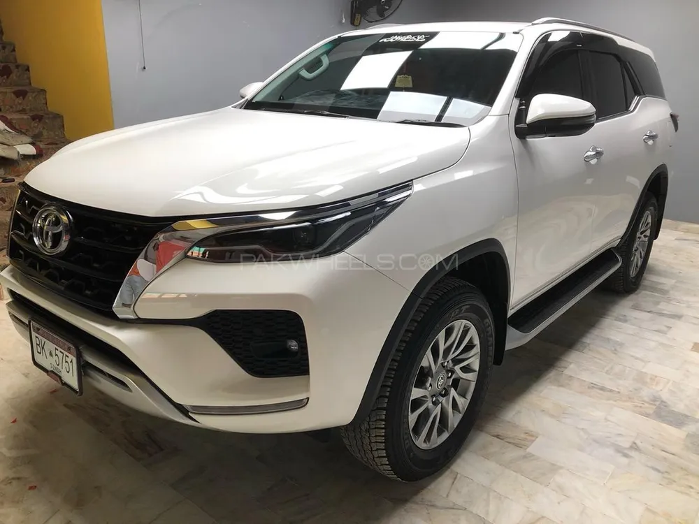 Toyota Fortuner 2021 for Sale in Karachi Image-1