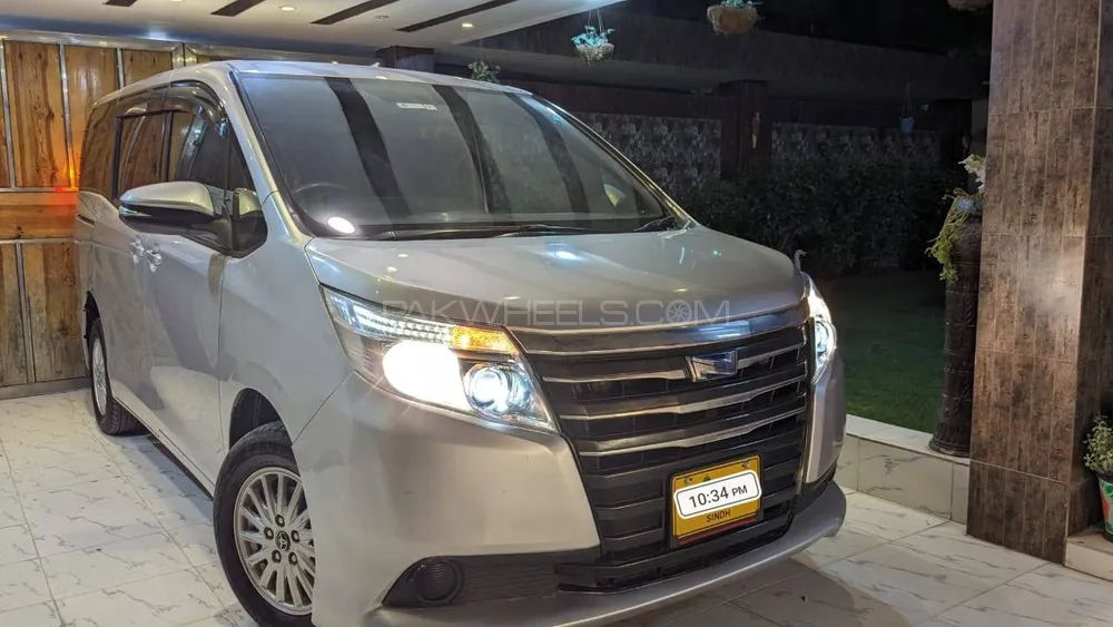 Toyota Noah 2014 for Sale in Karachi Image-1