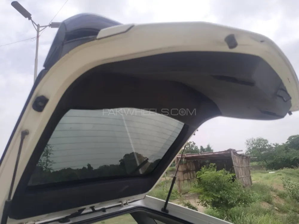 Toyota Prius 2011 for Sale in Karachi Toyota Prius 2011 for Sale in Karachi Image-12