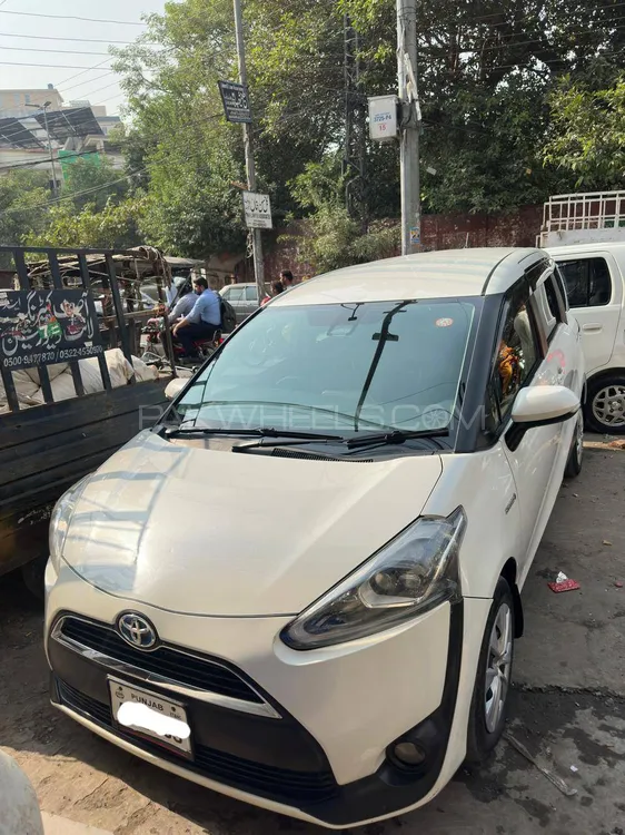 Toyota Sienta 2017 for Sale in Lahore Image-1