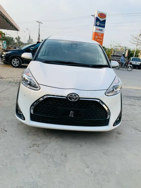 Toyota Sienta 2021 for Sale in Islamabad Image-1
