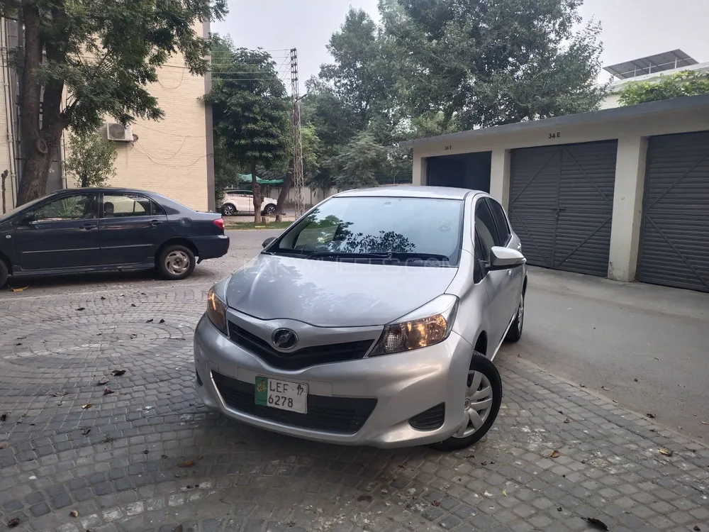 Toyota Vitz 2013 for Sale in Lahore Image-1