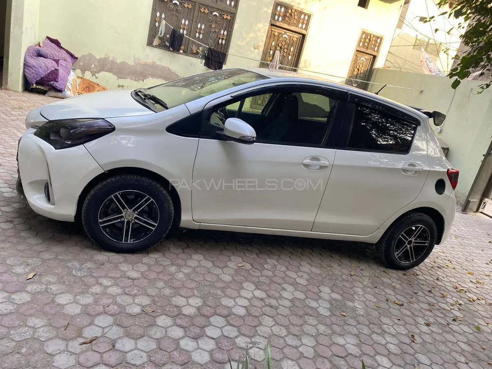 Toyota Vitz 2017 for Sale in Gujranwala Toyota Vitz 2017 for Sale in Gujranwala Image-9