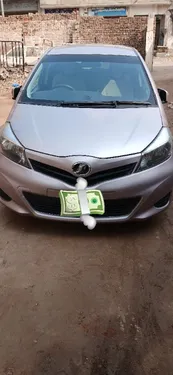 Toyota Vitz F 1.0 2011