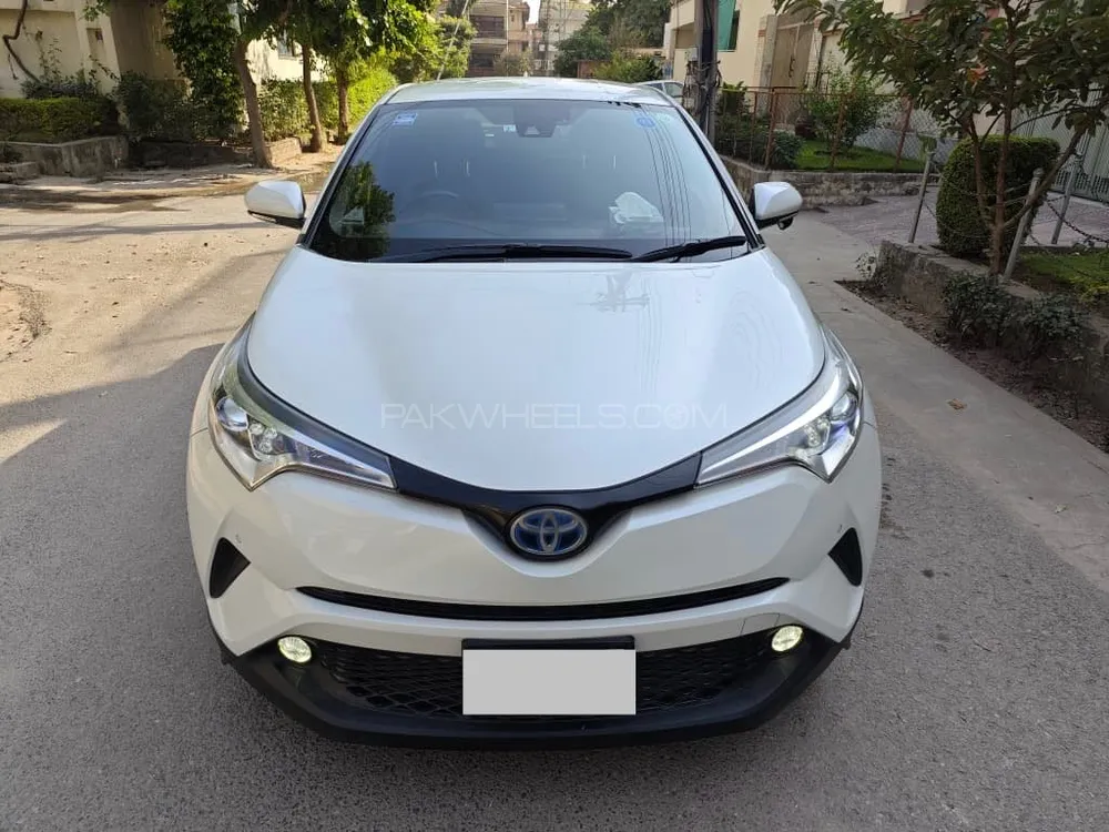 Toyota C-HR 2017 for Sale in Islamabad Image-1