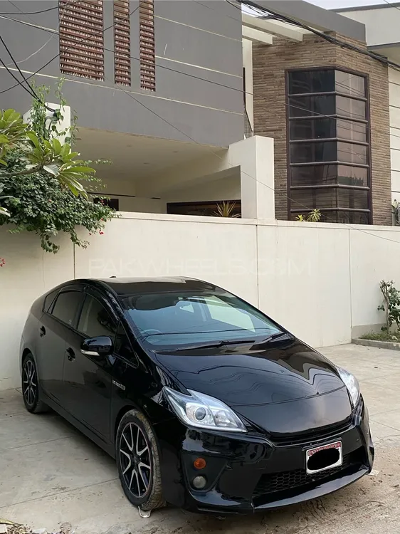 Toyota Prius 2015 for Sale in Karachi Image-1
