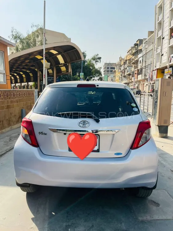Toyota Vitz 2013 for Sale in Karachi Image-1