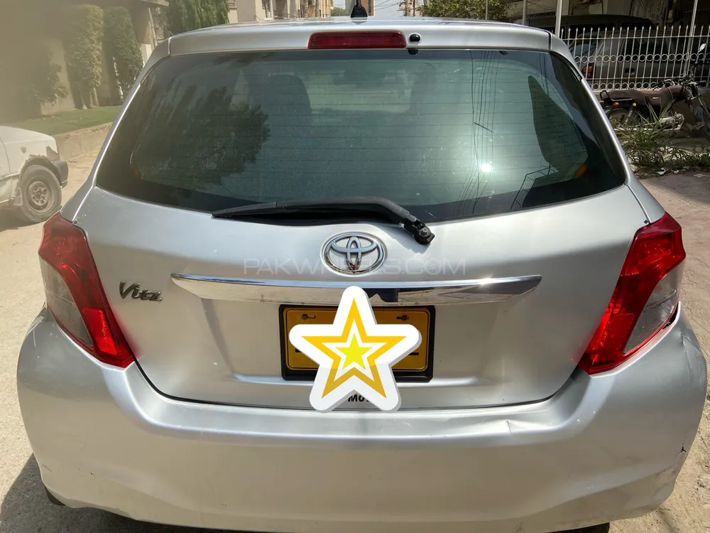 Toyota Vitz 2014 for Sale in Karachi Image-1
