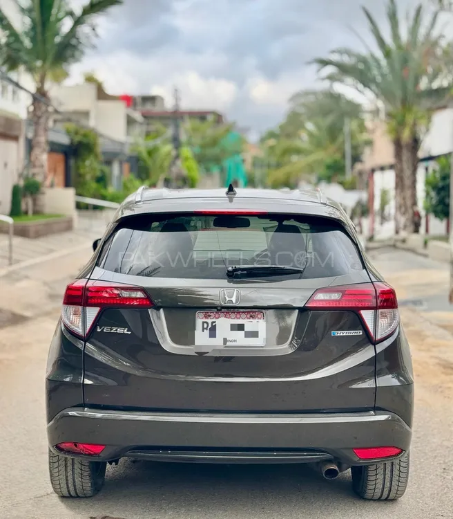 Honda Vezel 2015 for Sale in Karachi Image-1