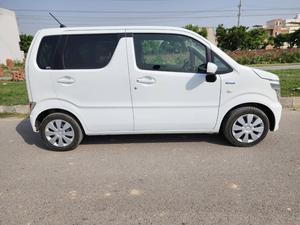 Fresh Import 2025
HYBRID FX EDITION
4 Auction Grade and Auction Sheet Attached For Satisfaction And Verification
2022 Model
Low Mileage: 80304 KM
Shiny White Colour
Cruise Control
Safety Sense
No.1 Japan Quality
SD Navigation
Back Camera
Auto AC Push Panel
Halogen Head Lump
Abs Braking System
Genuine Verifiable Auction Sheet
Retractable Side Mirrors With Indicators
All Power Windows
Runs & Drives Great
Engine In Clean & Good Condition
Clean Interior & Exterior
Drive Type: FF
Eco Idle Technology
Sofa Seats
Heated Seats
Power Steering
Power Windows
Power Side Mirrors
Glass With Ultra-violet Filter (UV Cut)
Digital Climate Control Air Conditioner & Heater
Steering: Power Assist Equipped Rack & Pinion
Suspension: Mcpherson Strut Type Coil Spring
Drivers Airbag
Passenger Airbag
Rear Wiper
Good Fuel Economy
Dual SRS Air Bag
High Quality Luxury Hatchback
Brand New Tyres
Anti-lock Brakes
Remote Keyless Entry